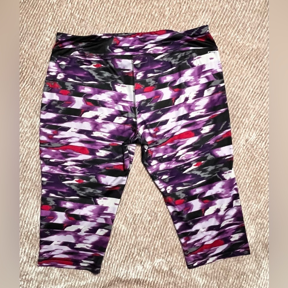 Danskin Now fitted Capri Leggings